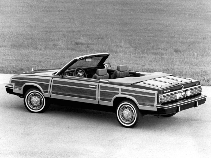  Chrysler LeBaron Town & Country Convertible 1983 года  (фото 2 из 3)